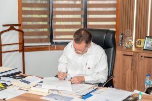 MIVHED-Ministro-Ito-Bisono-Firma-Compromiso-Etico