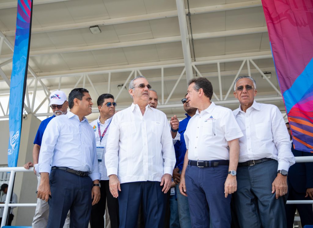  Ito Bisonó acompañó a Luis Abinader, en un recorrido por todo el Parque del Este.