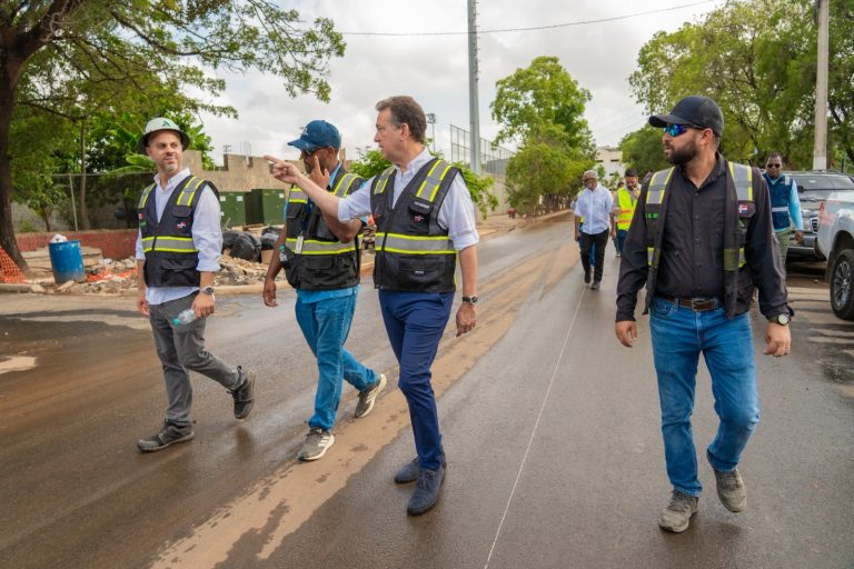 Un recorrido de supervisión por el Centro Olímpico Juan Pablo Duarte.
