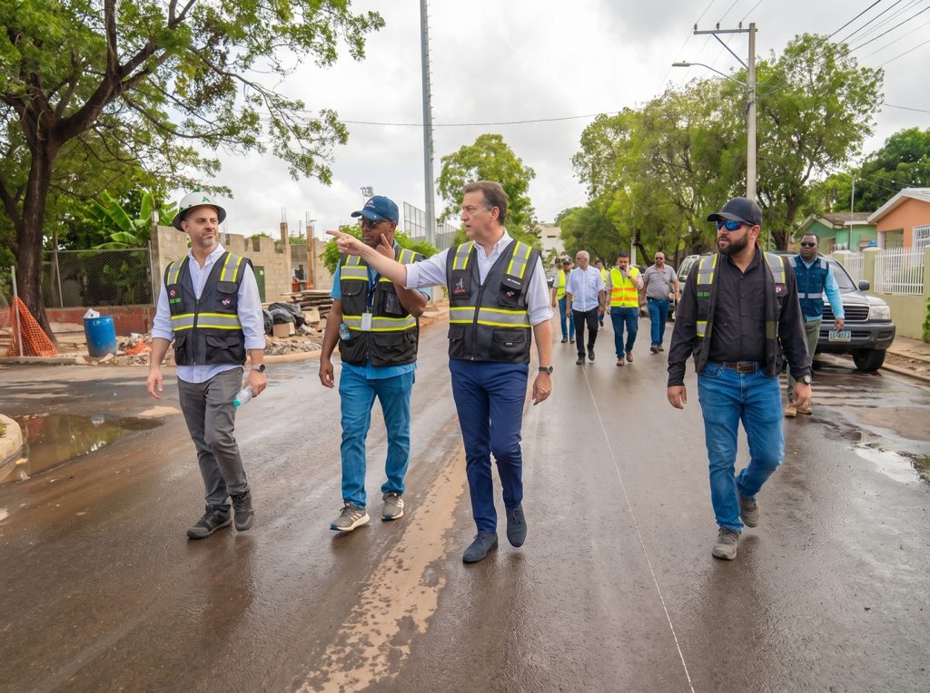 Un recorrido de supervisión por el Centro Olímpico Juan Pablo Duarte.