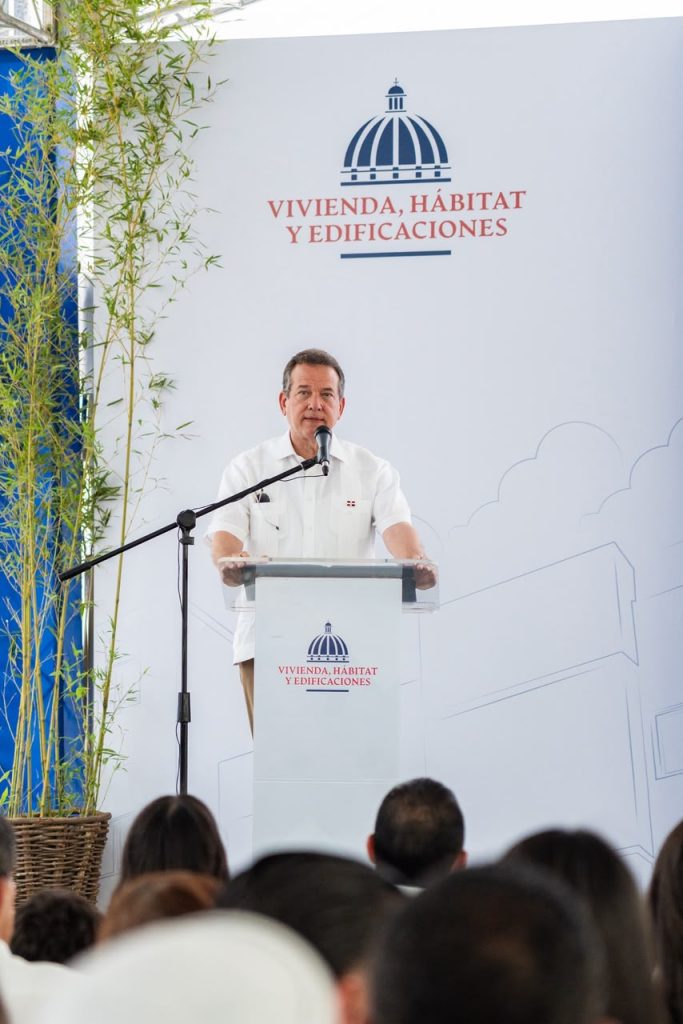 El Gobierno entregó 112 nuevos apartamentos que beneficiarán a más de 600 dominicanos.