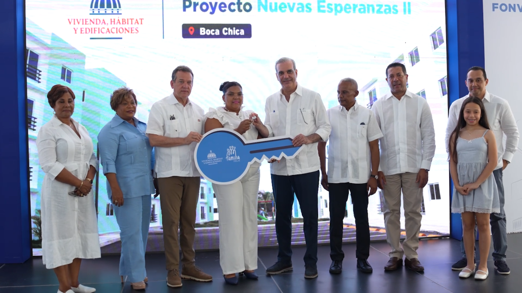 El Gobierno entregó 112 nuevos apartamentos que beneficiarán a más de 600 dominicanos.