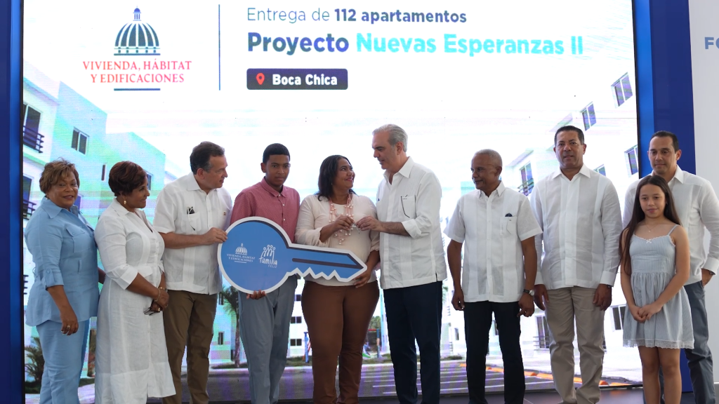 El Gobierno entregó 112 nuevos apartamentos que beneficiarán a más de 600 dominicanos.