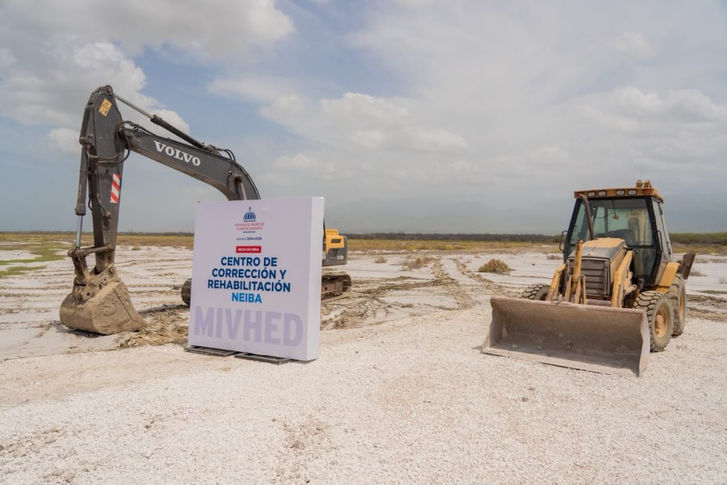 Inicio de la construcción del CCR Neiba.