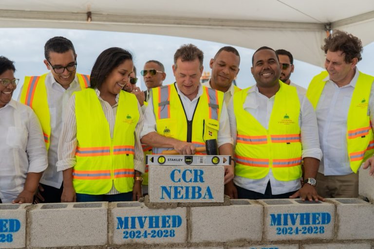 Inicio de la construcción del CCR Neiba.