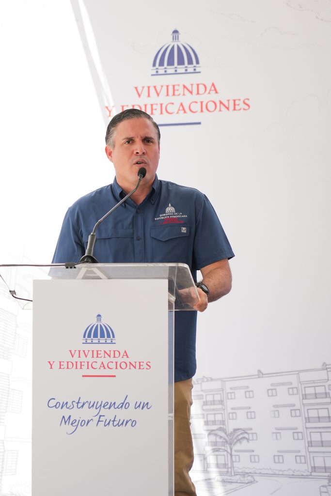 Familias Beneficiadas en Vista del Lago, en Neyba.
