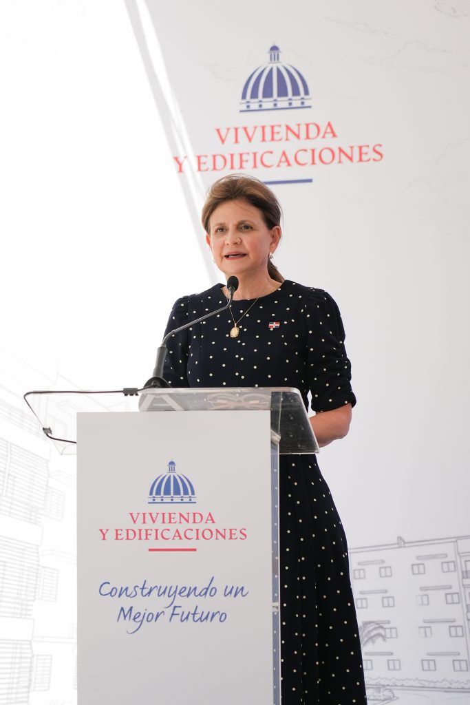 Familias Beneficiadas en Vista del Lago, en Neyba.