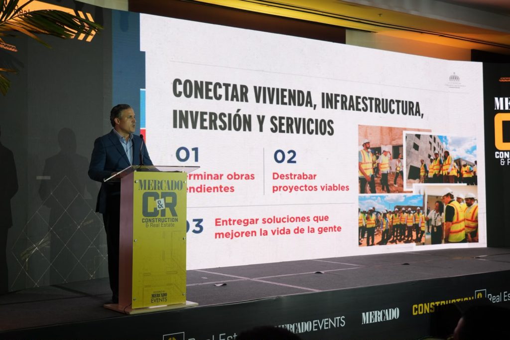 El ministro Jean Luis Rodríguez, en el Construction & Real Estate Summit 2026.